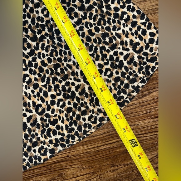 Old Navy Pocket Tee Size Medium - Picture 7 of 9